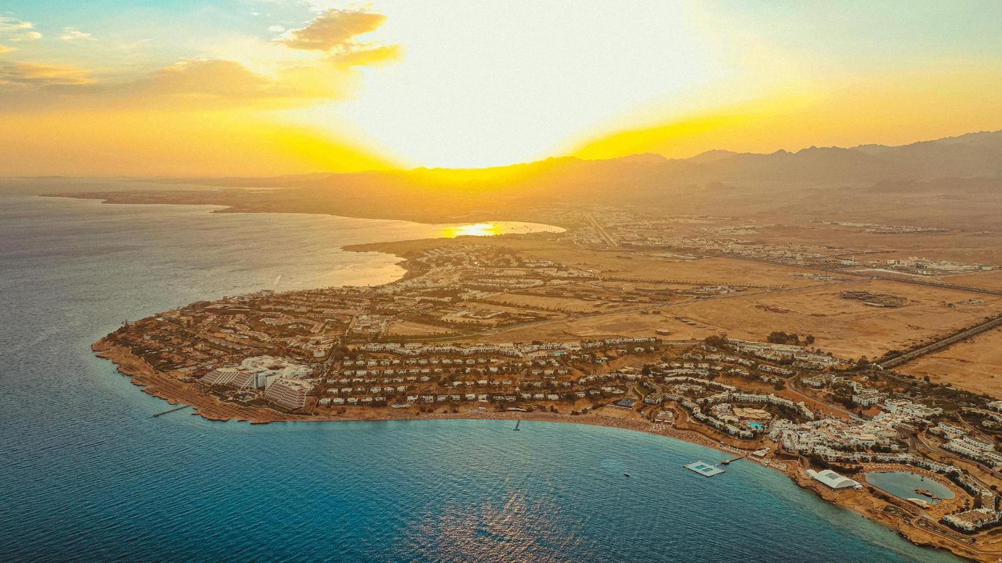 Domina Coral Bay Resort, Diving , Spa & Casino Шарм ел-Шейх Екстериор снимка Aerial view of Eilat
