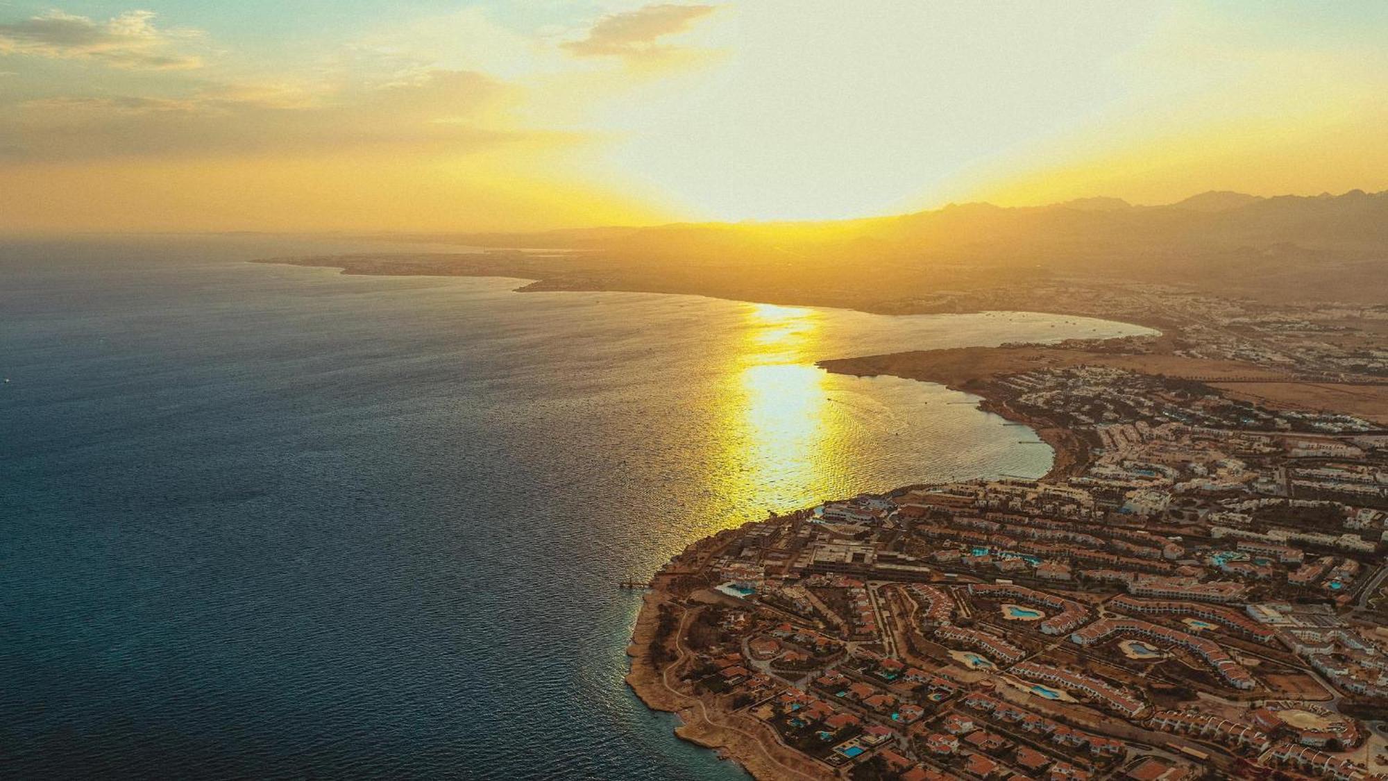 Domina Coral Bay Resort, Diving , Spa & Casino Шарм ел-Шейх Екстериор снимка Sunset over the Dead Sea