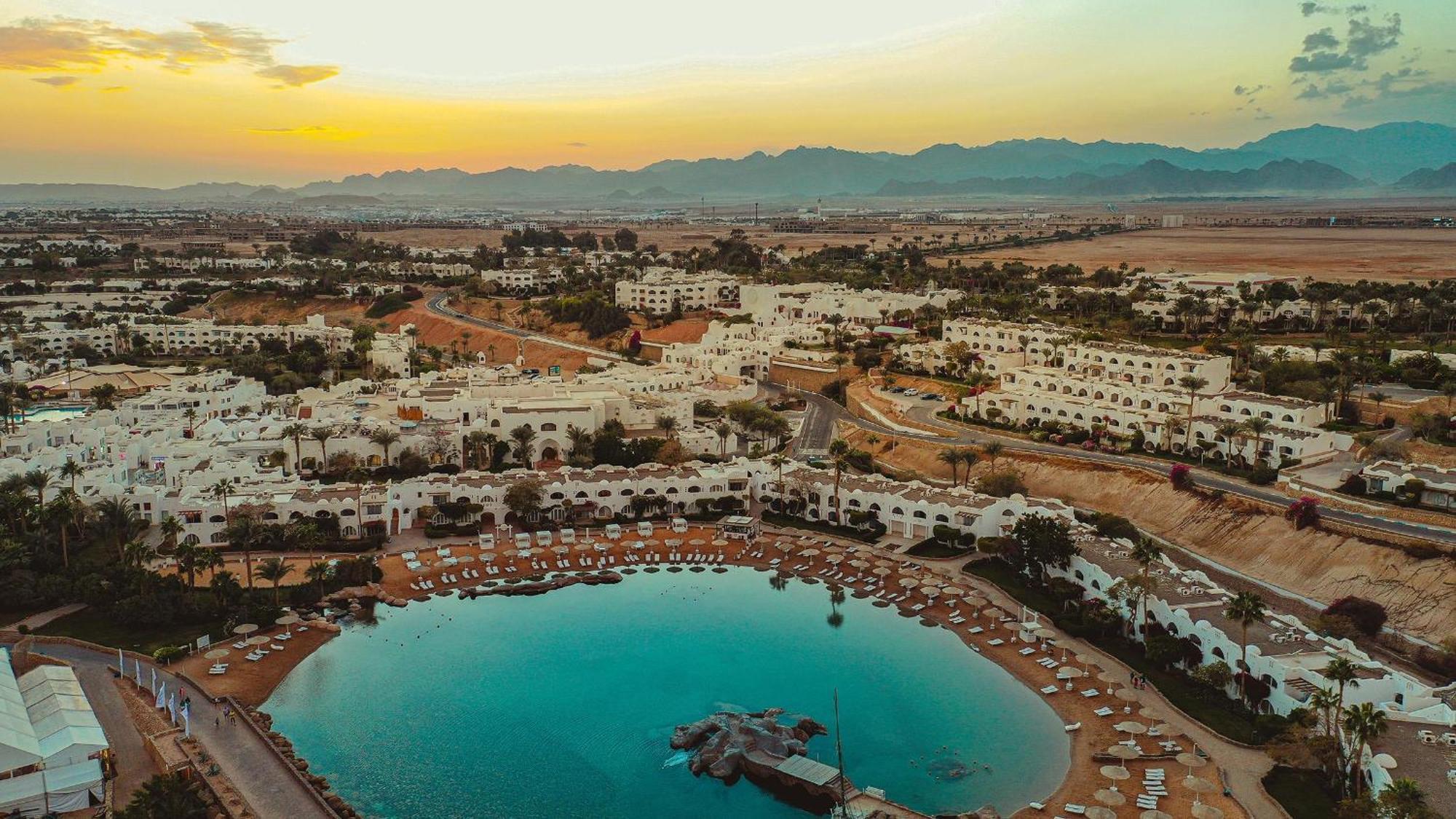 Domina Coral Bay Resort, Diving , Spa & Casino Шарм ел-Шейх Екстериор снимка Aerial view of El Alamein
