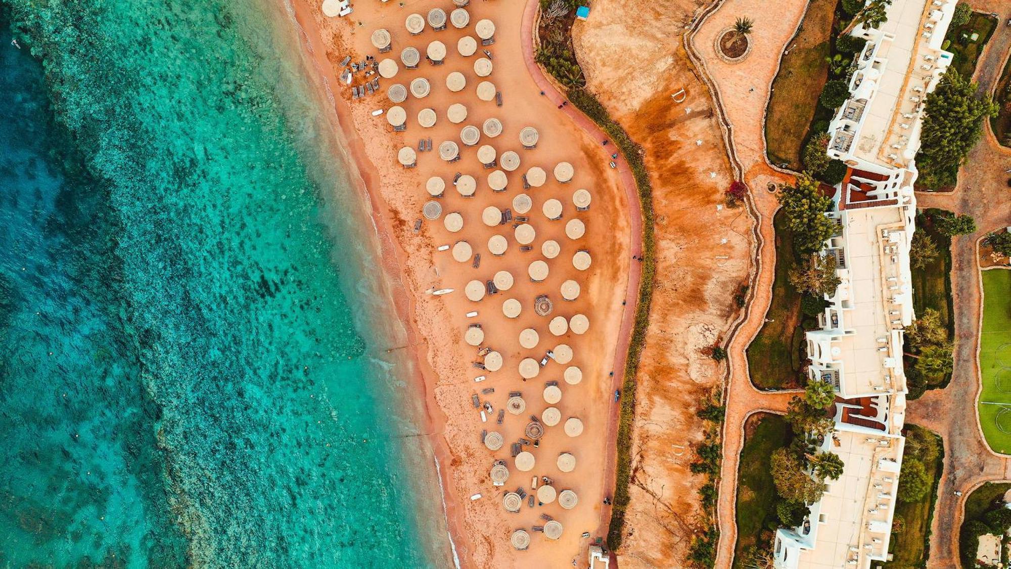 Domina Coral Bay Resort, Diving , Spa & Casino Шарм ел-Шейх Екстериор снимка Aerial view of the beach